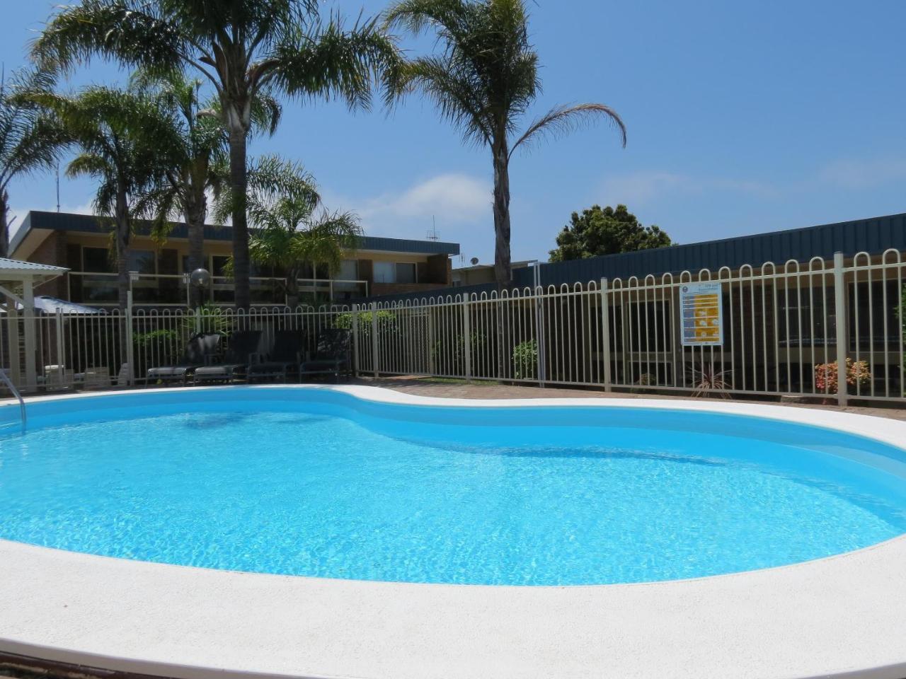 Chapman Court Aparthotel Merimbula Exterior photo